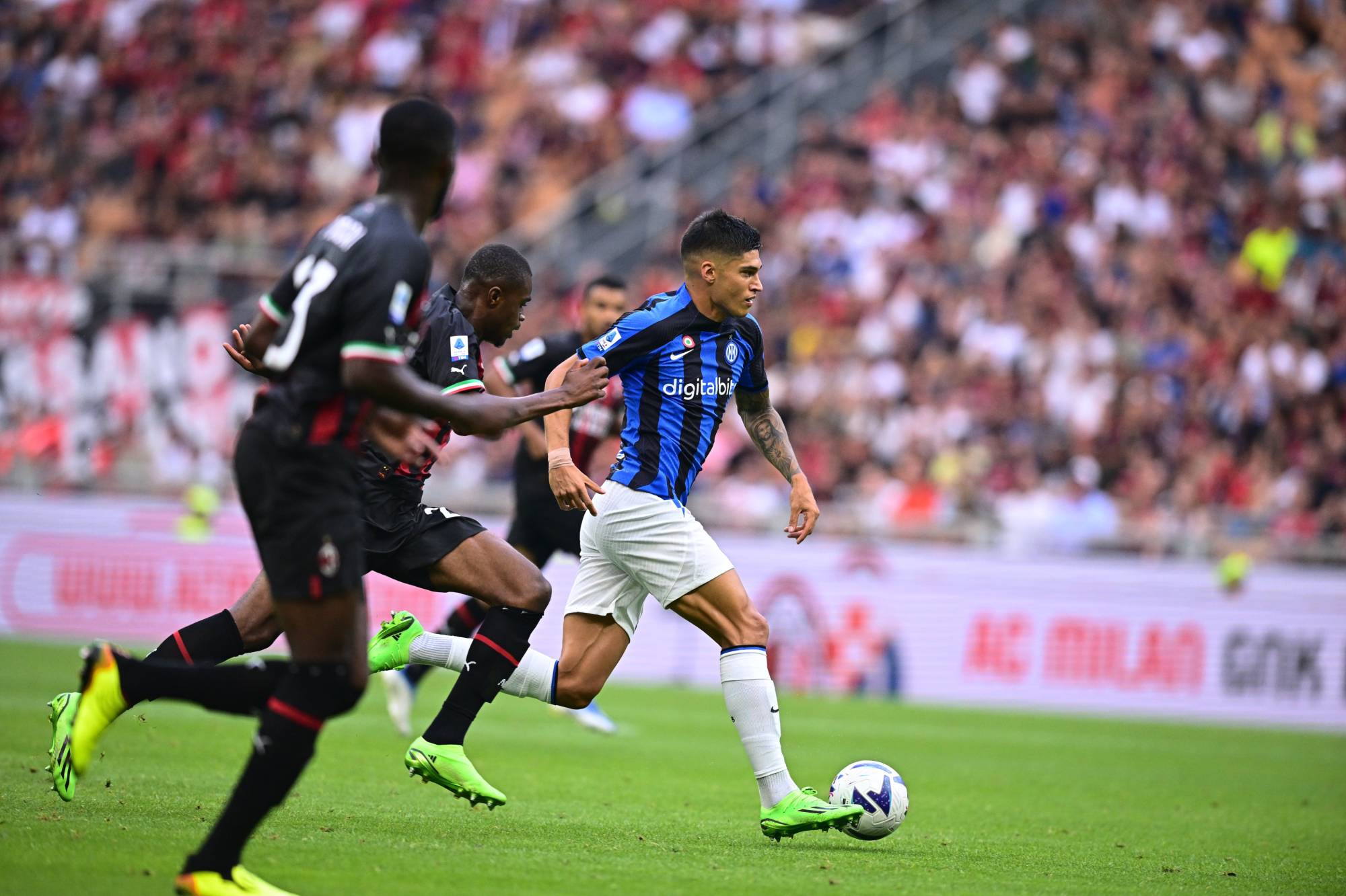 Football Lebanon - دربي ميلانو يطغى على الجولة... ونابولي للتحليق