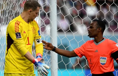 Football Lebanon - نوير لن يقبل بالاعتزال الدولي