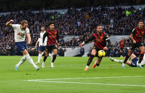 Football Lebanon - توتنهام ويونايتد يتسفيدان من تعثرات سيتي وأرسنال ونيوكاسل... وأزمة في ليفربول