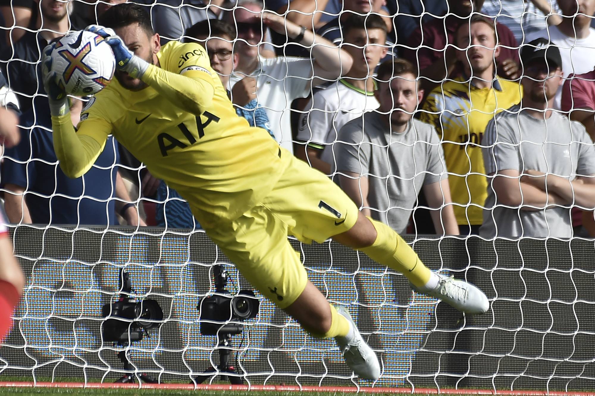 Football Lebanon - لوريس يغيب عن توتنهام لشهرَين