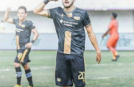 Football Lebanon - ماجد عثمان يتابع تألقه في الدوري الاندونيسي