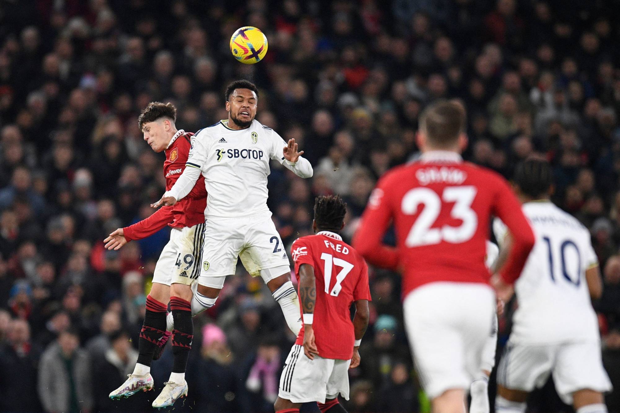 Football Lebanon - مانشستر يونايتد ينزف نقاطاً أمام ليدز