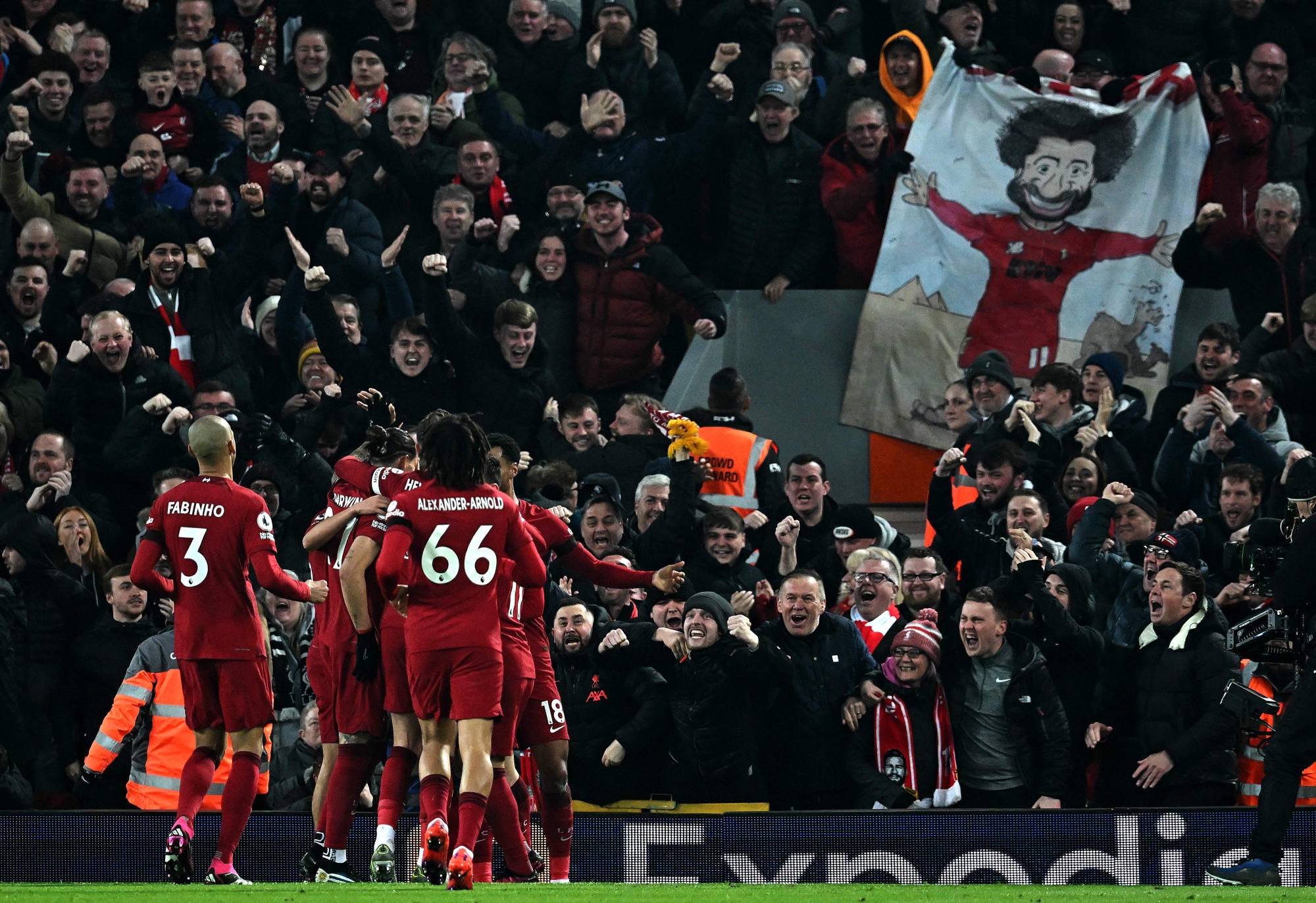 Football Lebanon - ليفربول يصبغ ميرسيسايد بالأحمر... ويهدّد إيفرتون بالهبوط