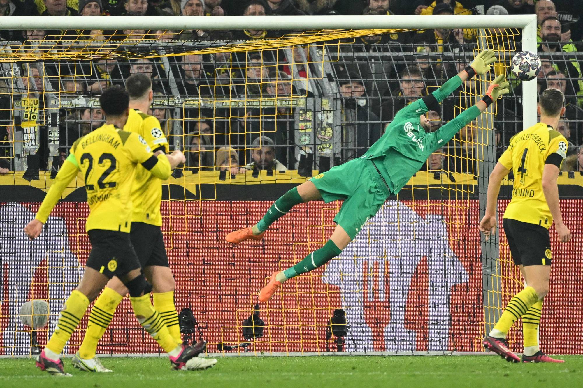 Football Lebanon - فوز صعب لدورتموند أمام تشلسي... وبنفيكا يضع قدماً في ربع النهائي