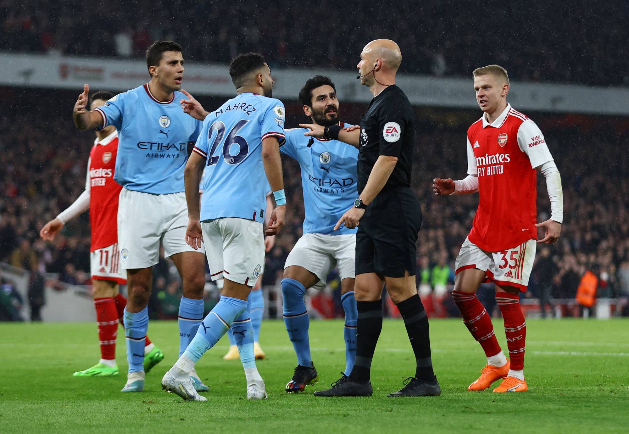 Football Lebanon - مانشستر سيتي يهزم أرسنال وينتزع الصدارة