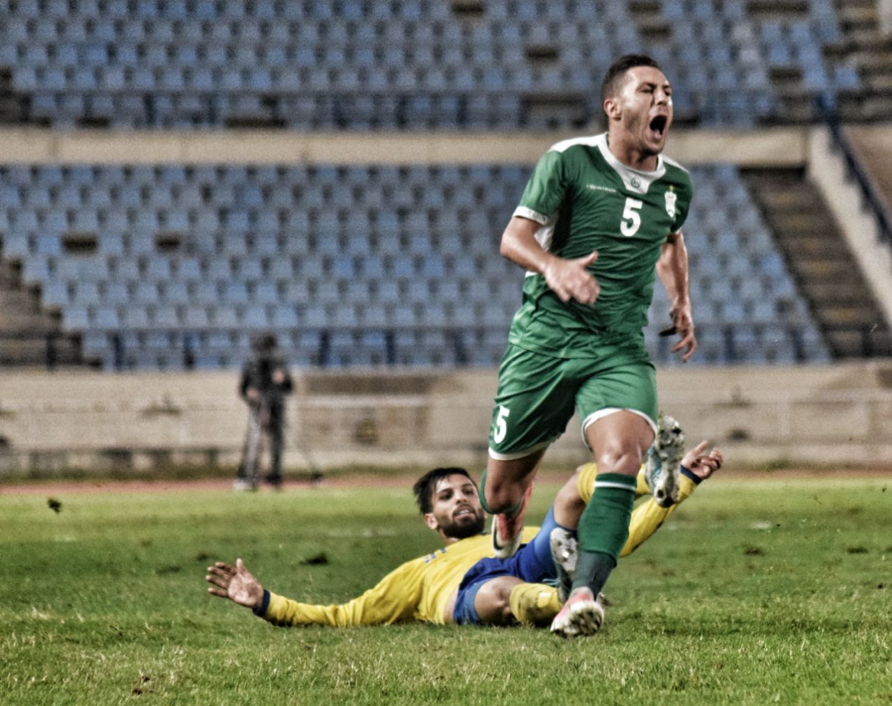 Football Lebanon - الصفاء يعتلي الصدارة بفوز مستحق على الأنصار