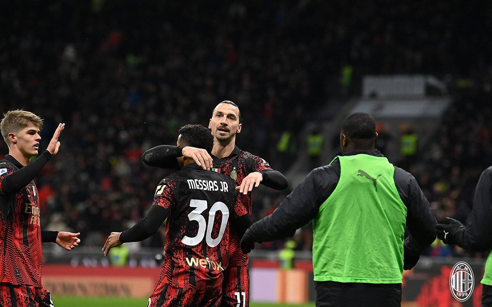 Football Lebanon - ميلان يعادل إنتر... ويستعيد إبراهيموفيتش ومانيان