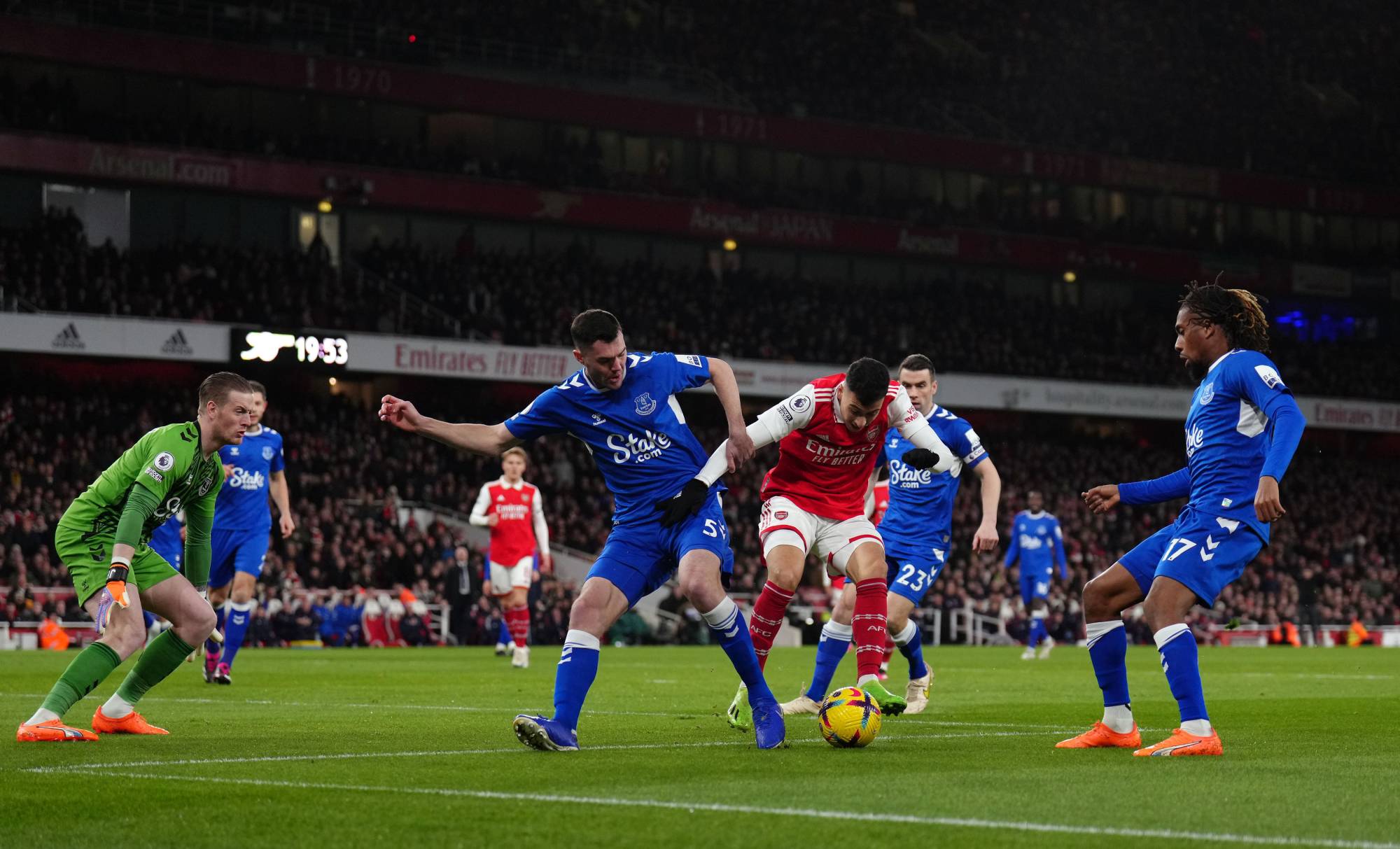 Football Lebanon - أرسنال وليفربول يهزمان إيفرتون وولفرهامبتون ويعزّزان مركزيهما