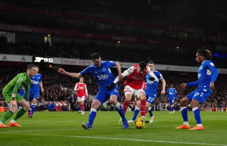 Football Lebanon - أرسنال وليفربول يهزمان إيفرتون وولفرهامبتون ويعزّزان مركزيهما