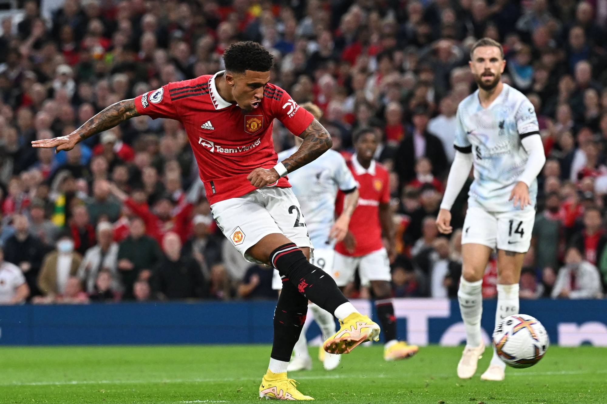 Football Lebanon - ليفربول للثأر من مانشستر يونايتد... وأرسنال يترقب تعثر سيتي