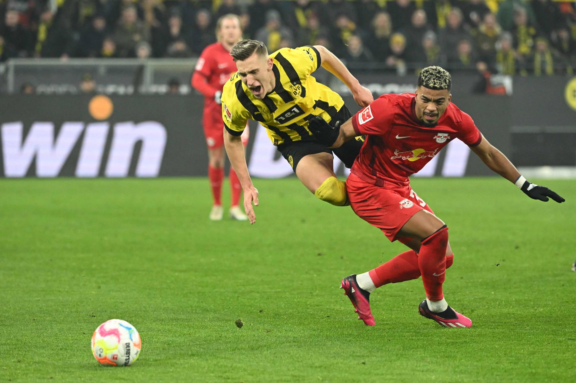 Football Lebanon - دورتموند يهزم لايبزيغ وينفرد بالصدارة