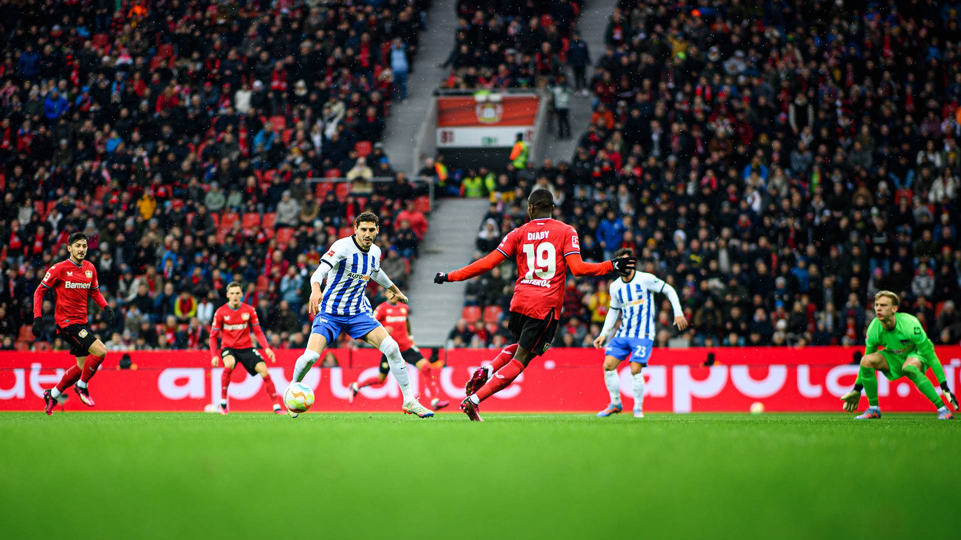 Football Lebanon - فوز كبير وثمين لليفركوزن... ودعسة ناقصة لفرانكفورت
