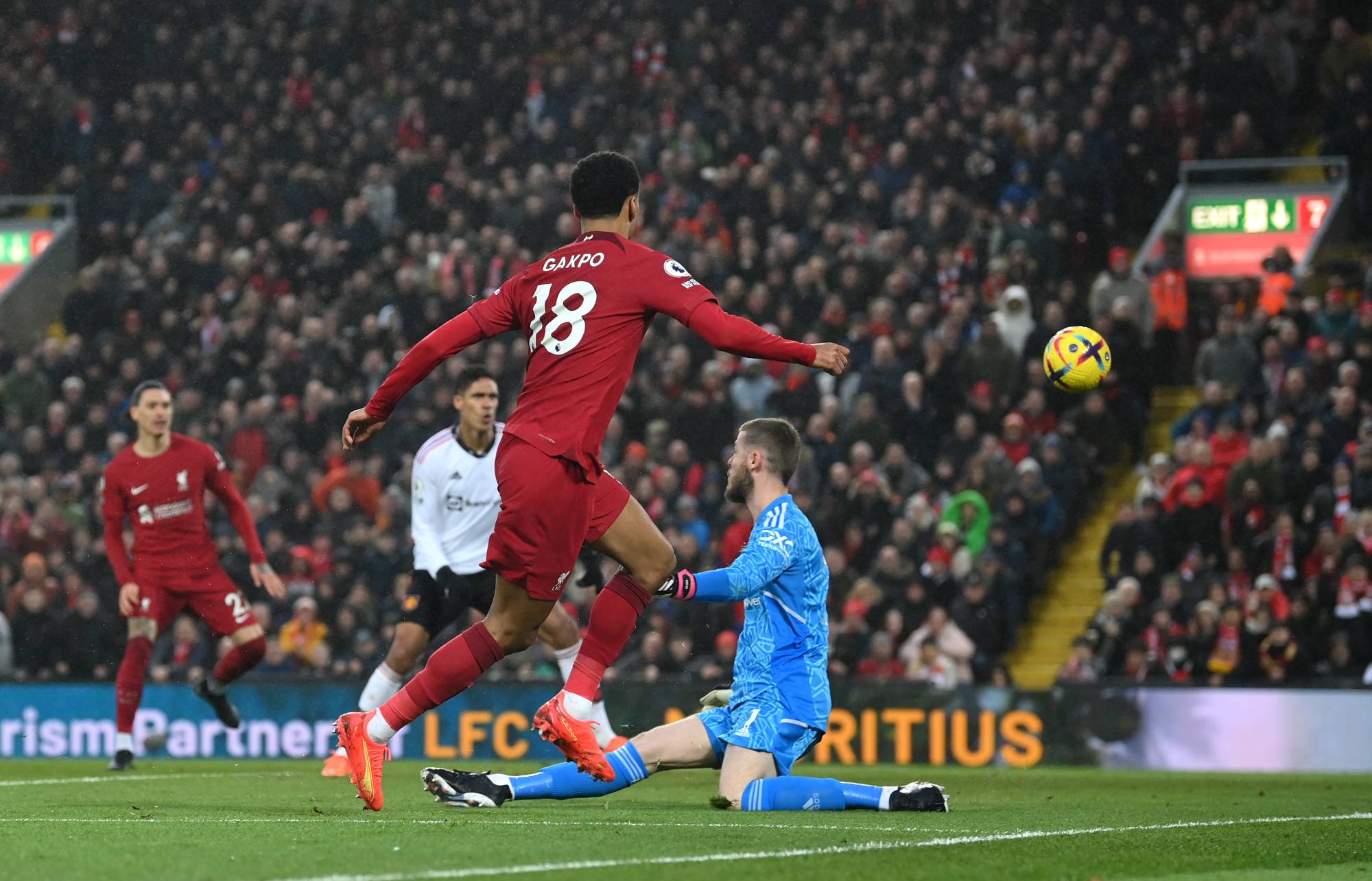 Football Lebanon - محدلة ليفربول تسحق مانشستر يونايتد بسبعة أهداف