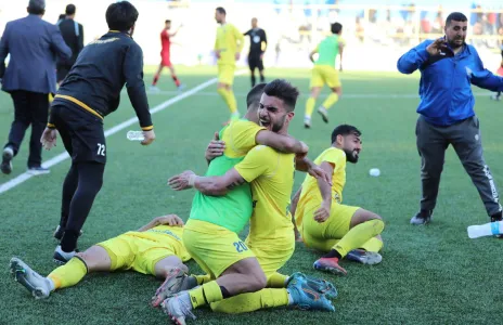 Football Lebanon - دعنا نطيل التقبيل