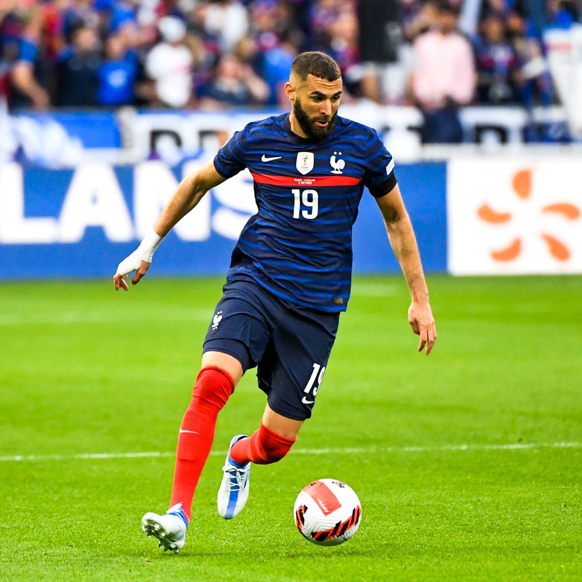 Football Lebanon - حرب كلامية وسخرية بين بنزيمة وديشان