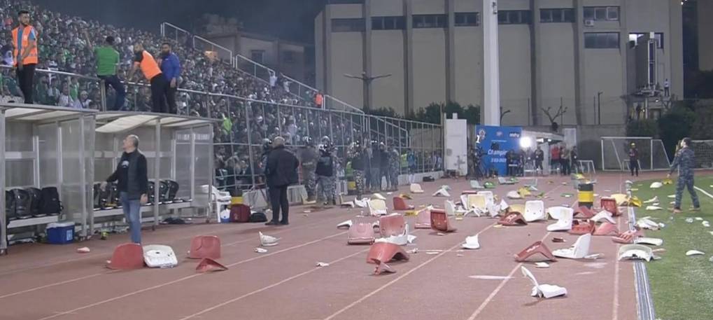 Football Lebanon - توقف المباراة الختامية بين العهد والانصار