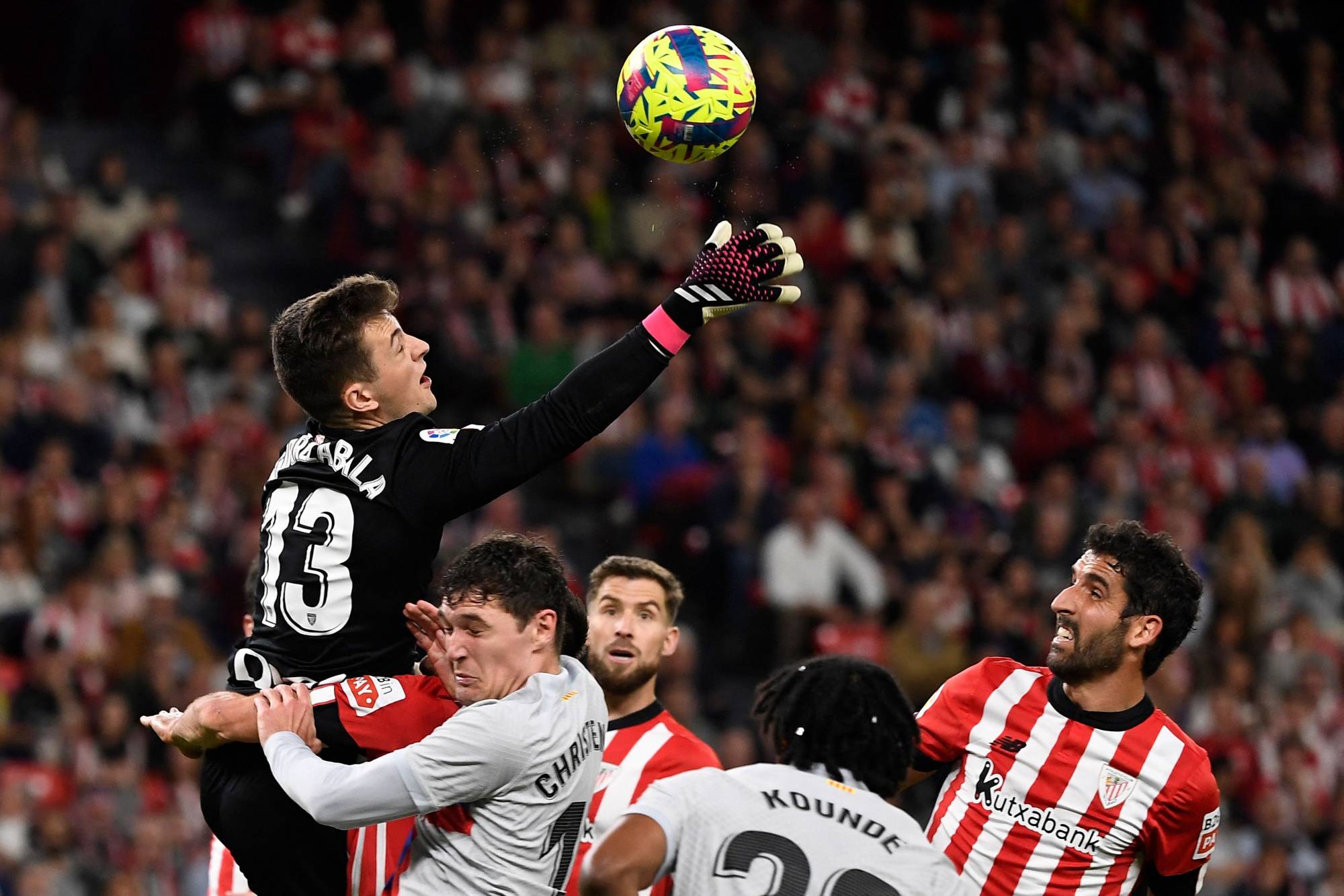 Football Lebanon - برشلونة ينجو من التعثر... وإشبيلية ينتعش
