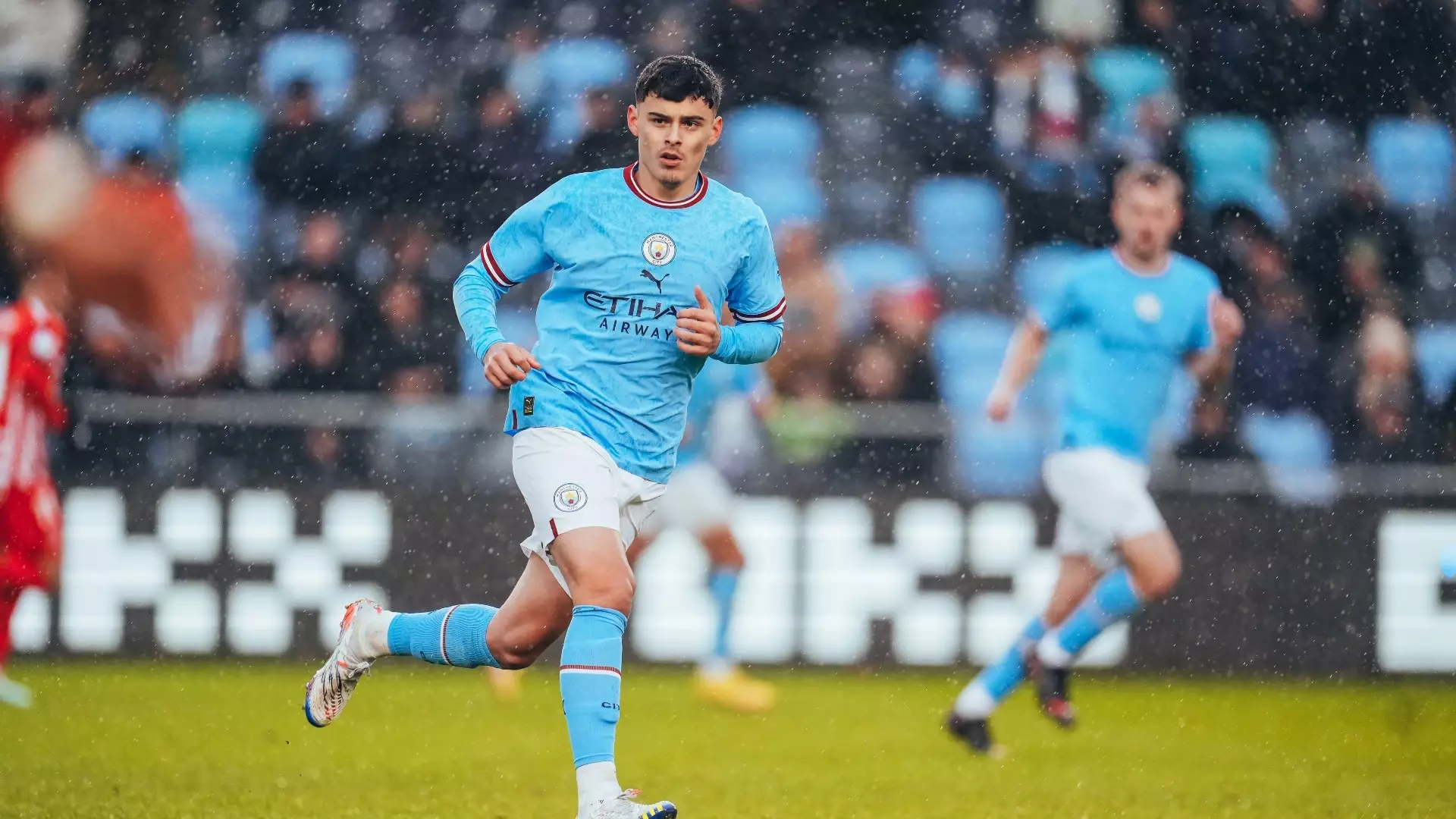 Football Lebanon - روبرتسون من مانشستر سيتي إلى أستراليا