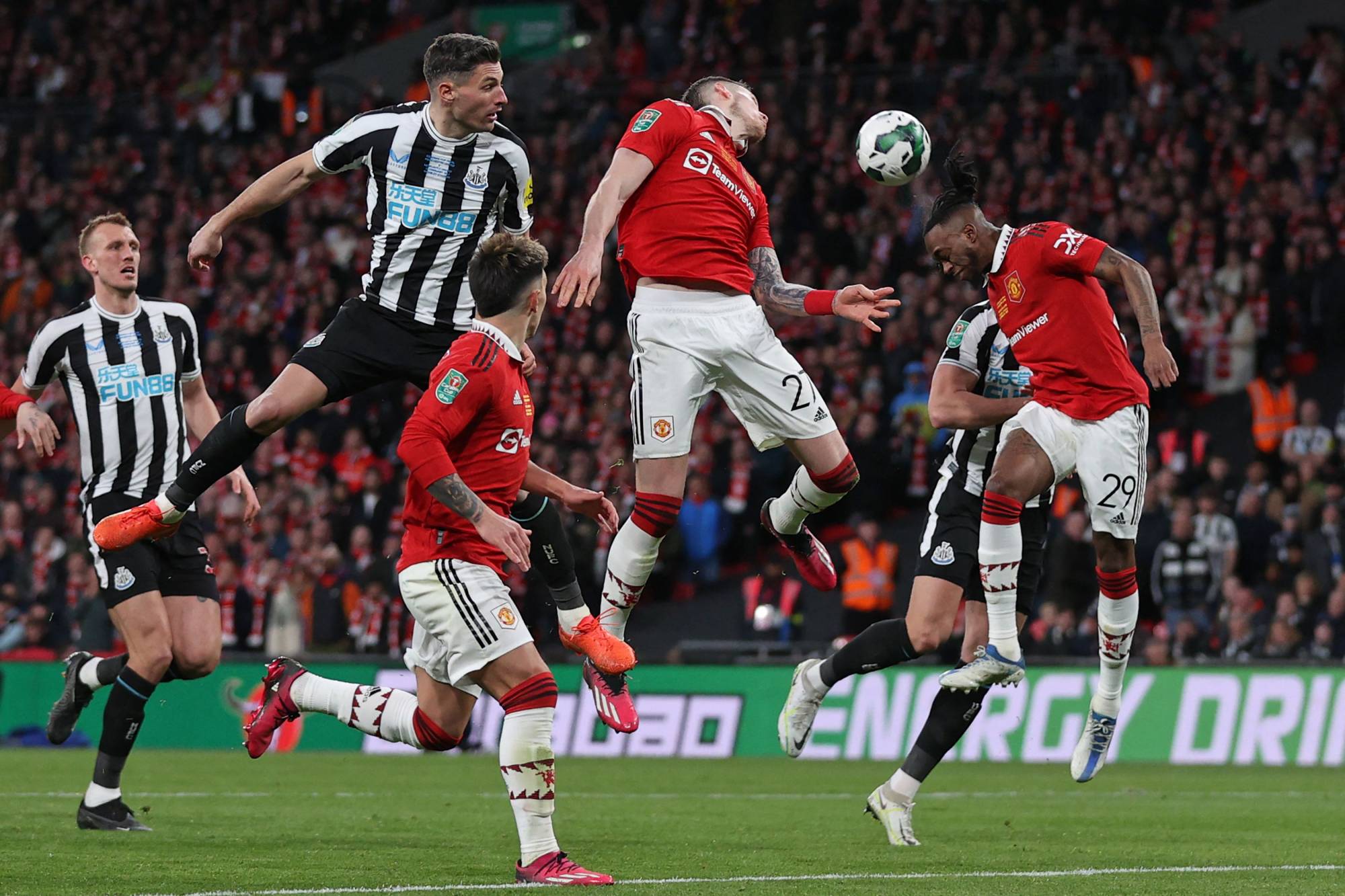 Football Lebanon - غلايزرز يبدؤون رحلة بيع مانشستر يونايتد