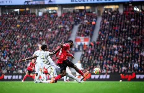 Football Lebanon - ليفركوزن يهزم بايرن ميونيخ ويهدي الصدارة إلى دورتموند