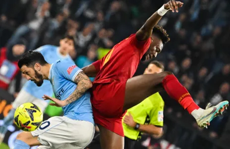 Football Lebanon - لاتسيو يهزم روما ورتقي إلى الوصافة في مباراة عنيفة