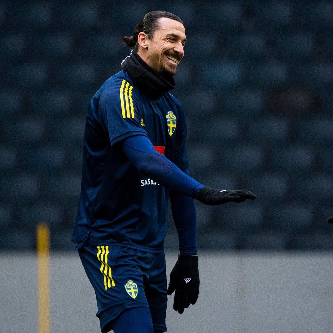 Football Lebanon - إيبراهيمفيتش لم يكتفِ بالتصفيات... وعينه على كأس أوروبا