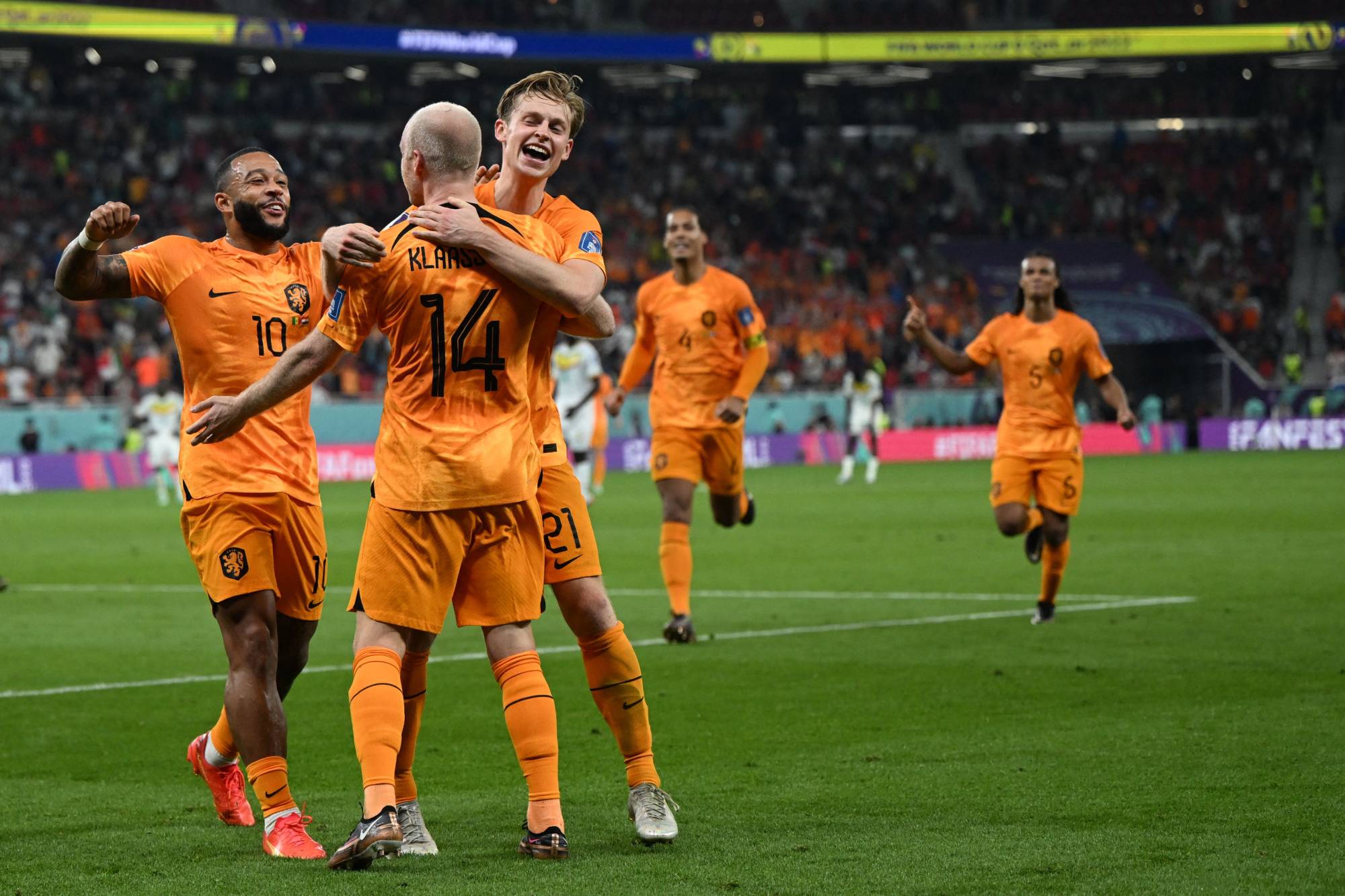 Football Lebanon - إصابة 5 لاعبين هولنديِّين