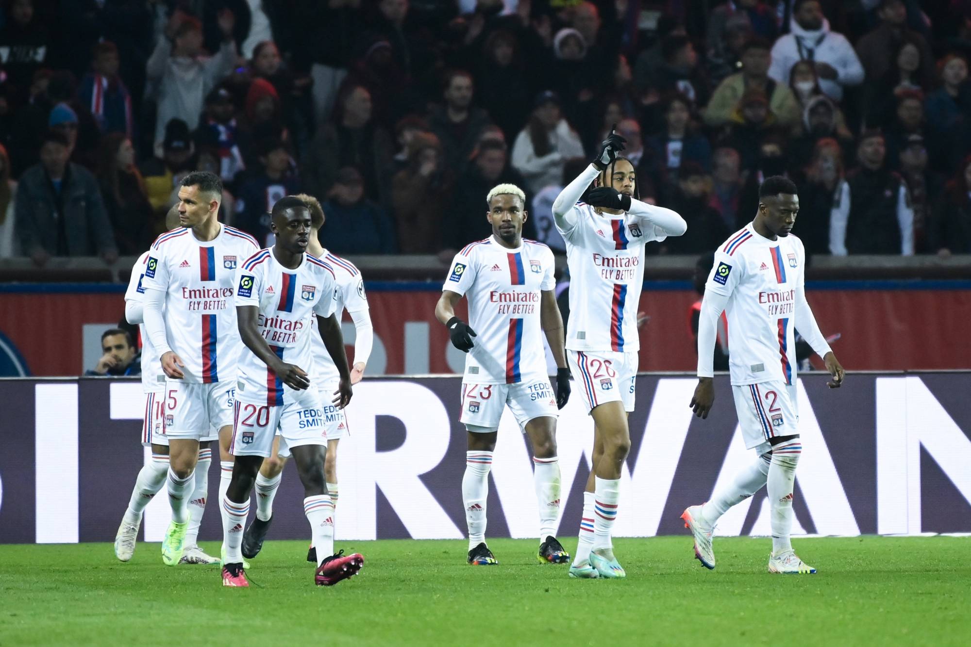 Football Lebanon - سقوط مؤذٍ لسان جيرمان أمام ليون