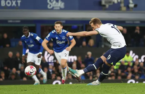 Football Lebanon - توتنهام يتعرقل ويتقدم إلى المركز الرابع