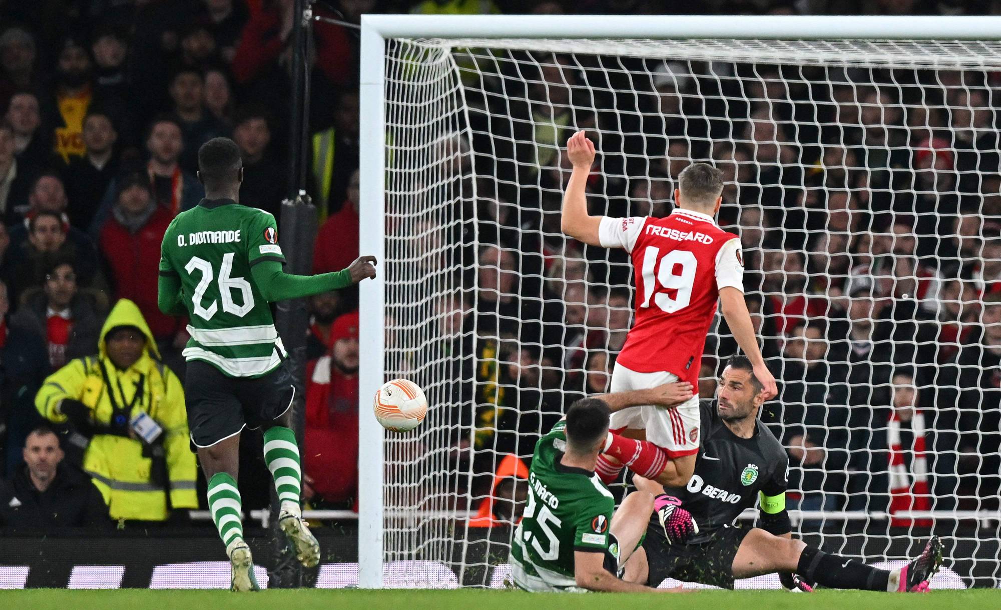 Football Lebanon - يونايتد للثأر من إشبيلية ويوفنتوس لمواصلة المشوار الأوروبي