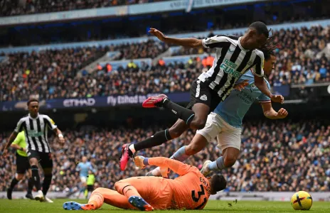 Football Lebanon - سحب أسماء شركات مراهنات من قمصان أندية إنكلترا