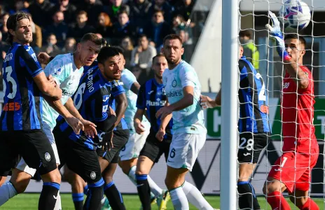 Football Lebanon - نابولي المتأرجح للتقدم نحو اللقب... ولاتسيو يطارده