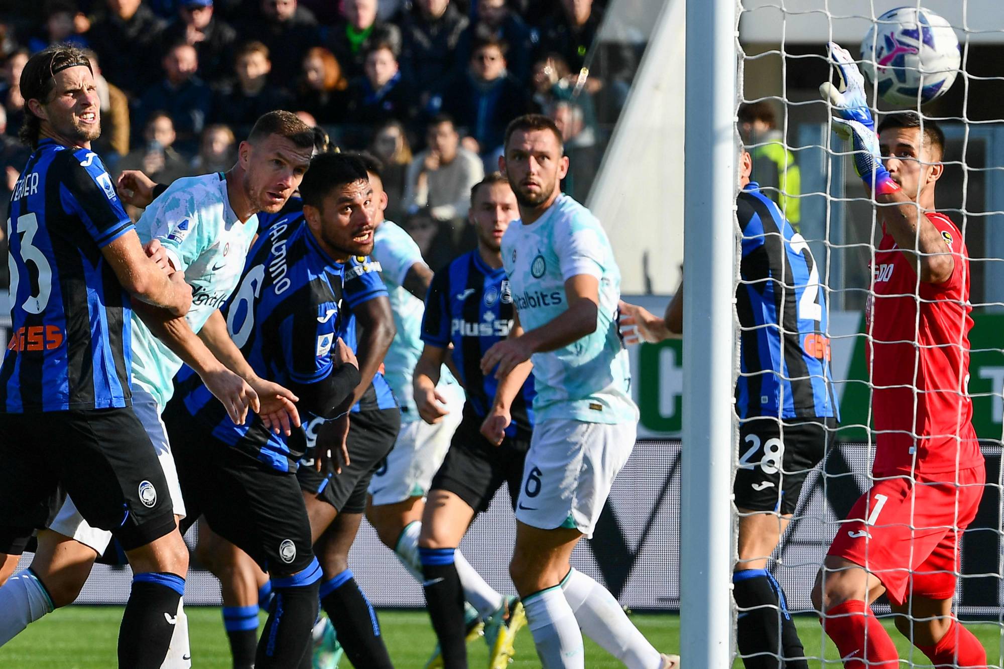 Football Lebanon - نابولي المتأرجح للتقدم نحو اللقب... ولاتسيو يطارده
