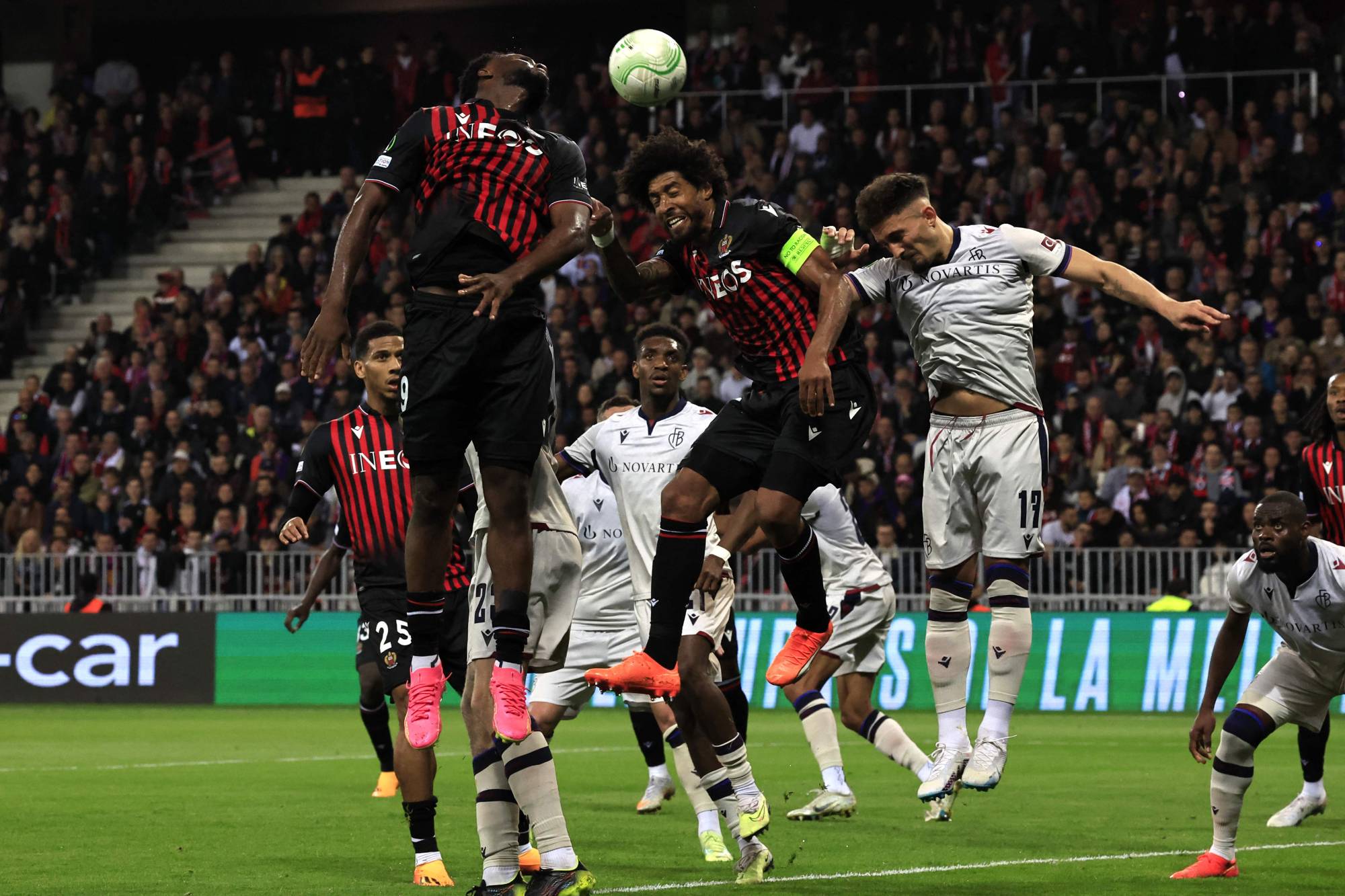 Football Lebanon - وست هام وفيورنتيتا بثبات في "كونفرنس ليغ" وإقصاء نيس