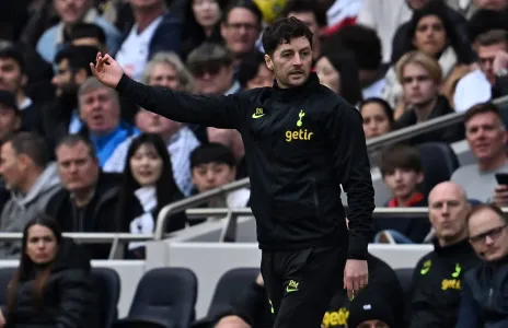 Football Lebanon - توتنهام يستبدل مدربه المؤقت ستيليني بمايسون