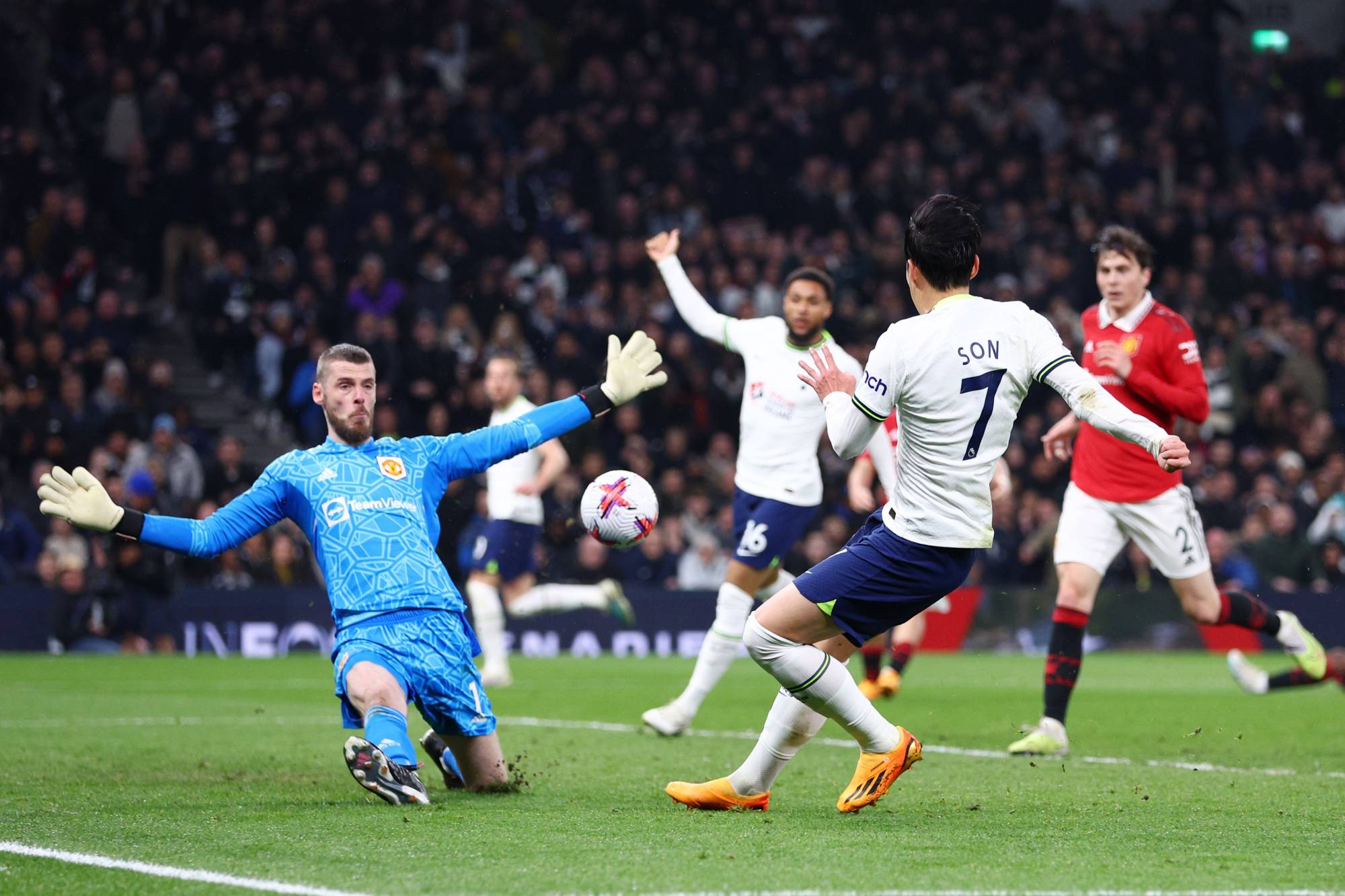 Football Lebanon - توتنهام يخلط أوراق يونايتد... ونيوكاسل ثالثاً