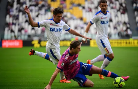 Football Lebanon - لاتسيو يؤجّل تسليم اللقب إلى نابولي