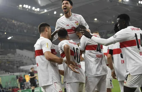 Football Lebanon - فرانكفورت يخلط أوراق شتوتغارت ويتأهل إلى نهائي الكأس