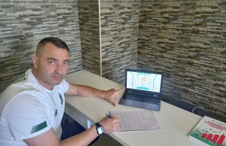 Football Lebanon - الأنصار يتعاقد  مع المدرب البلغاري البريطاني جورجي راييف