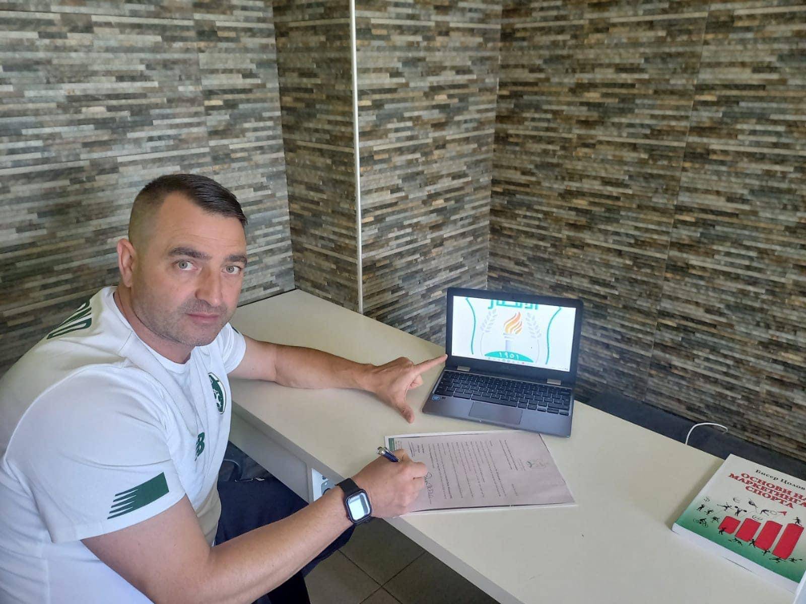 Football Lebanon - الأنصار يتعاقد  مع المدرب البلغاري البريطاني جورجي راييف