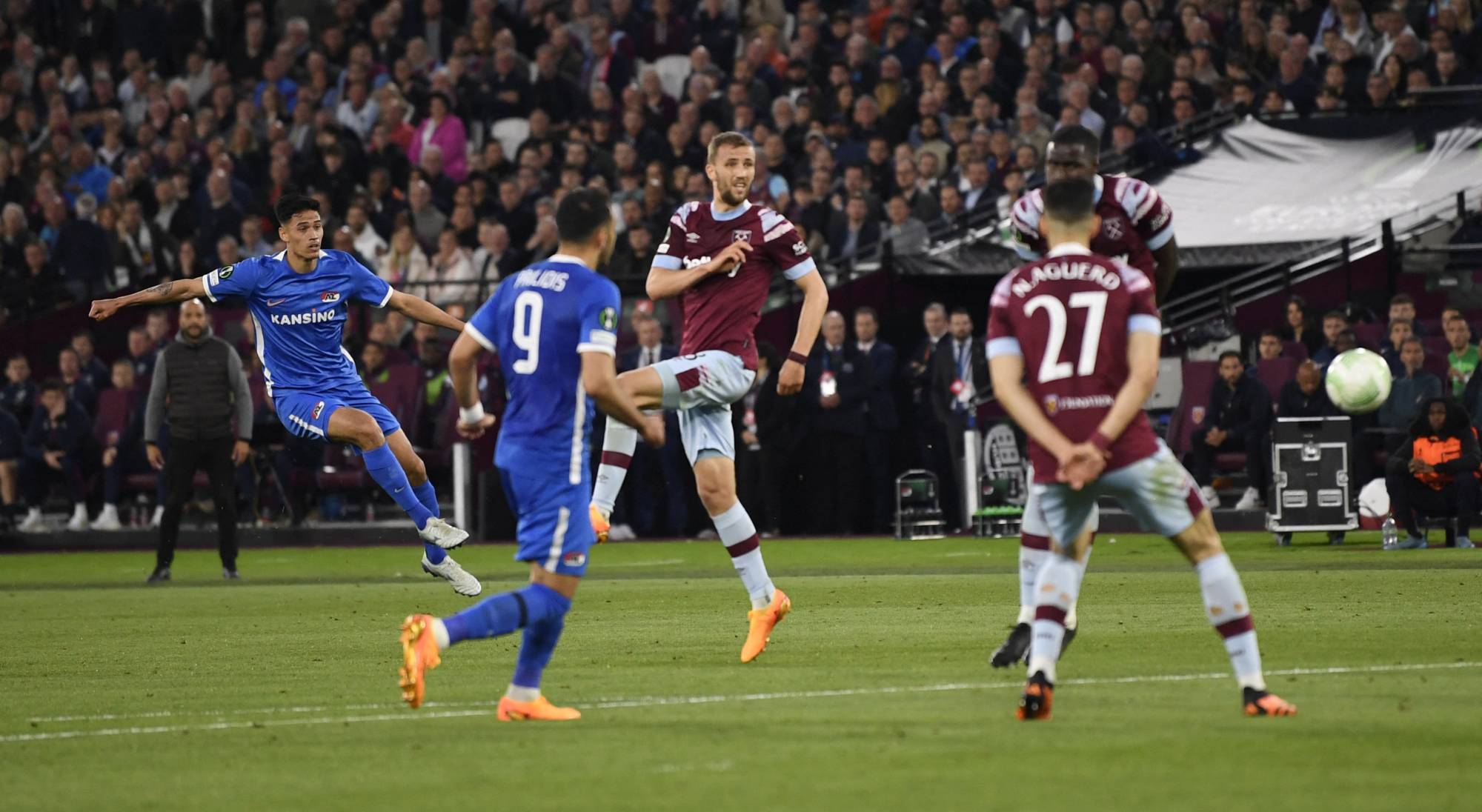 Football Lebanon - وست هام وبازل يقلبان الطاولة على ألكمار وفيورنتينا