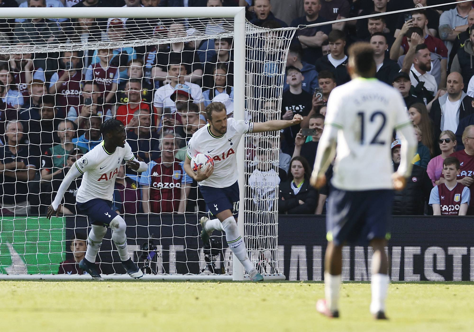 Football Lebanon - هبوط ساوثمبتون... تعثر نيوكاسل وتشلسي وتوتنهام... وفوز يونايتد