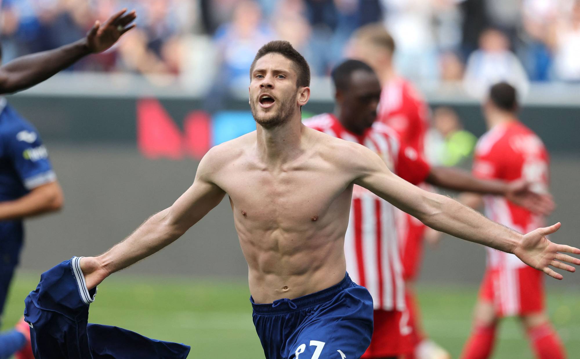 Football Lebanon - لايبزيغ يصعق بايرن محققاً أحلام دورتموند... ونكستان قويّتان للعاصمة برلين