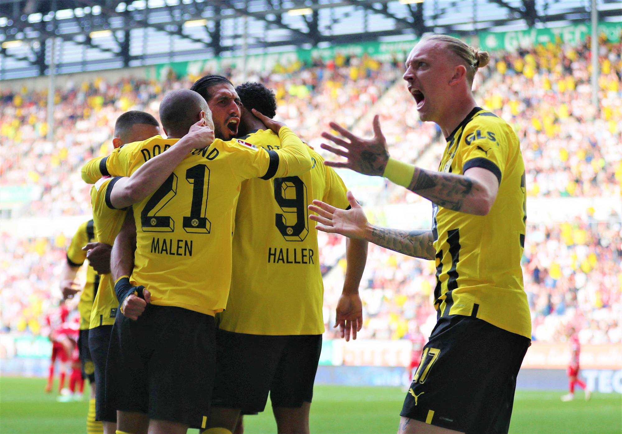 Football Lebanon - دورتموند ينتزع الصدارة من بايرن