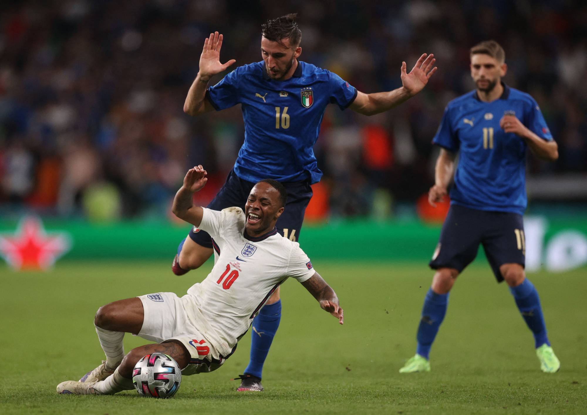 Football Lebanon - إنكلترا تستغني عن سترلينغ في التصفيات