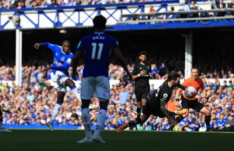 Football Lebanon - هبوط ليستر سيتي وليدز... ودوكوريه ينقذ إيفرتون