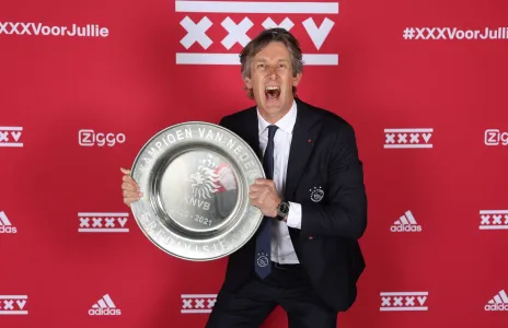 Football Lebanon - فان در سار يغادر رئاسة أياكس أمستردام