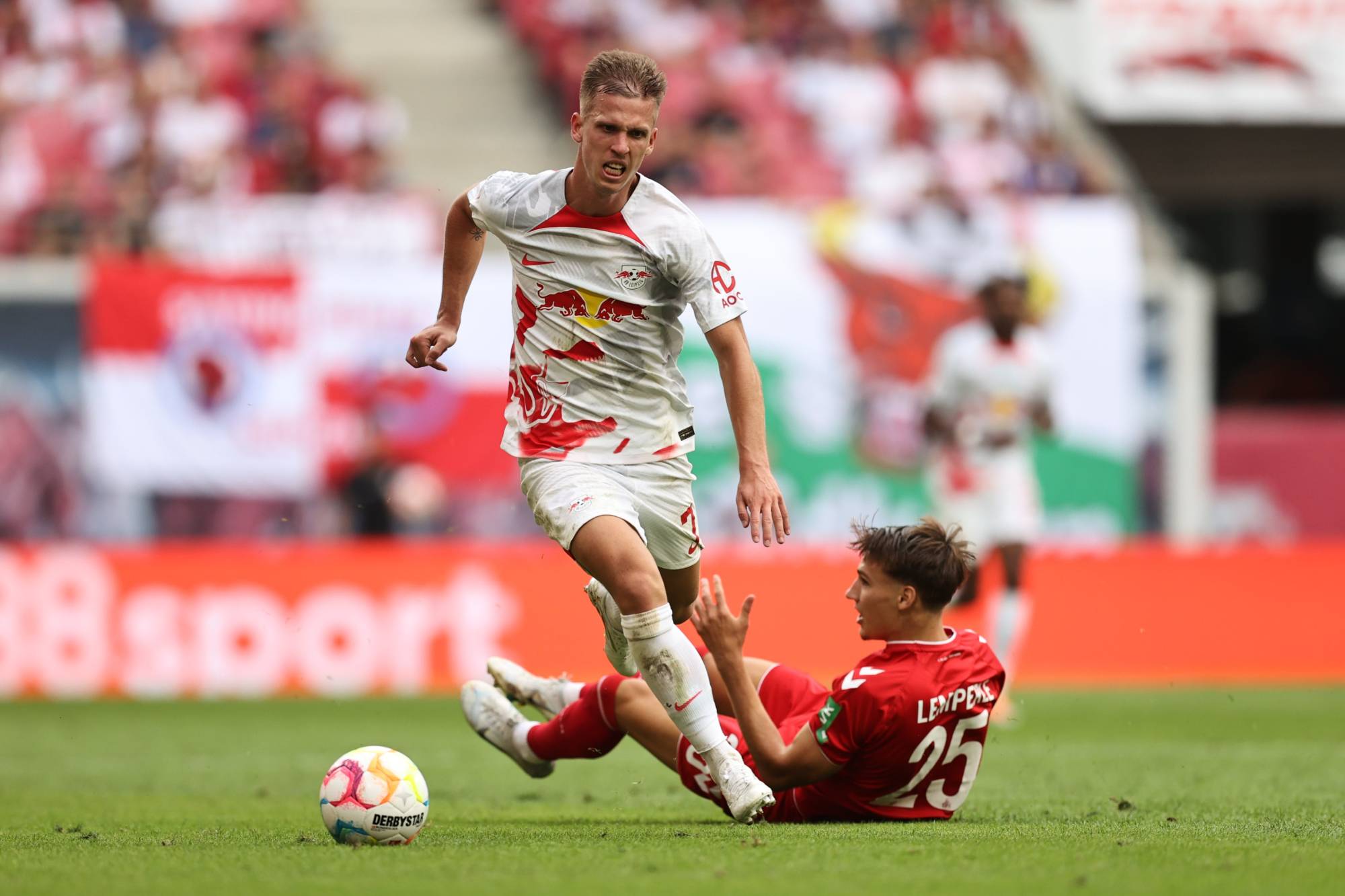 Football Lebanon - أولمو باقٍ مع لايبزيغ ويمدّد