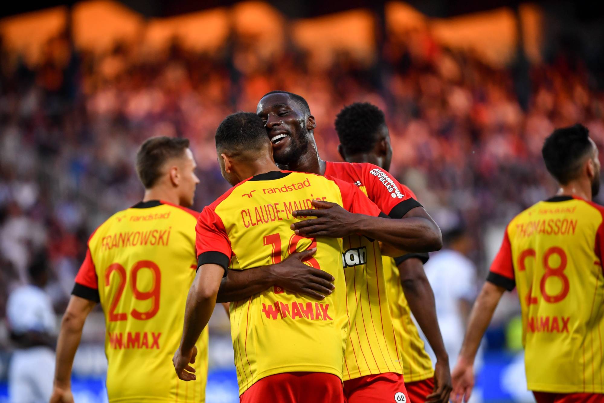 Football Lebanon - ميسي يُوَدّع بطريقة غير لائقة... ولانس يُرسل أوكسير إلى الدرجة الثانية