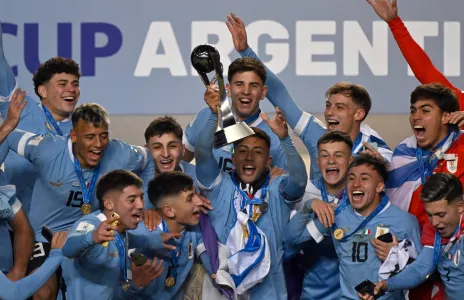 Football Lebanon - شباب الأوروغواي أبطالاً للعالم على حساب إيطاليا